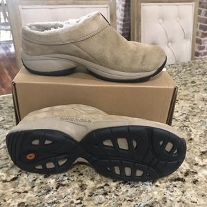 Womens slip on shoes, size 6